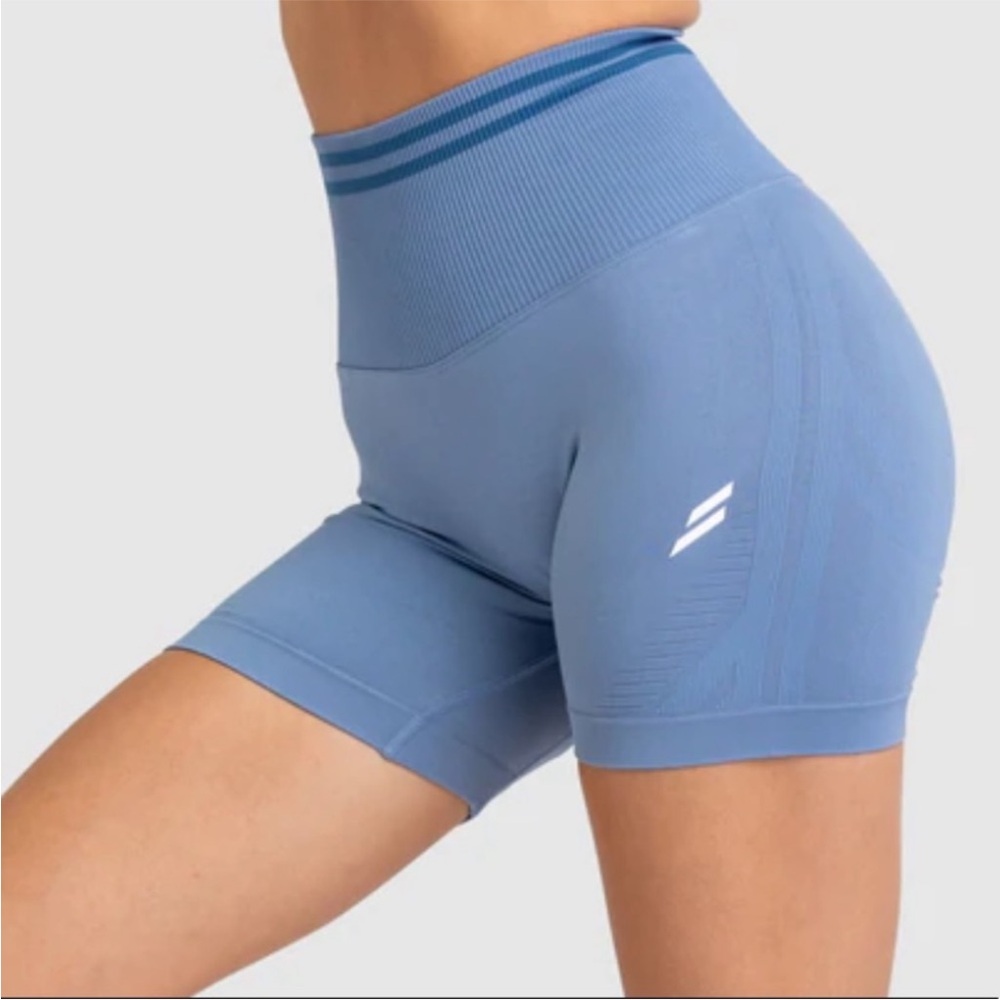 DOYOUEVEN High-Waisted Seamless Blue Bike Shorts